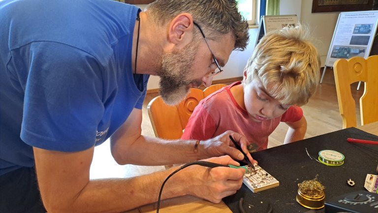 Ferienprogramm - Elektrobasteln Ferienprogramm - Elektrobasteln